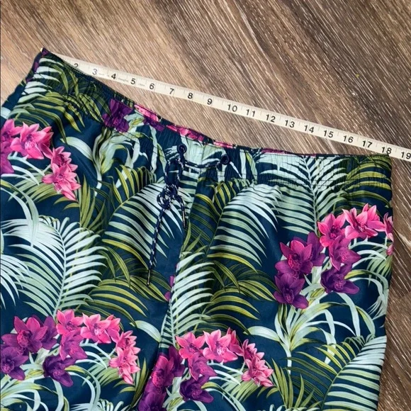 Tommy Bahama Green & Pink Swim Shorts with Tropical XL - Picture 7 of 9